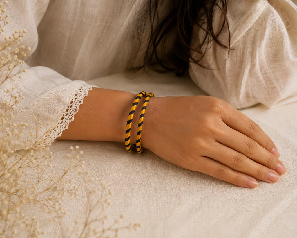 Handmade Bangle – Golden Twist