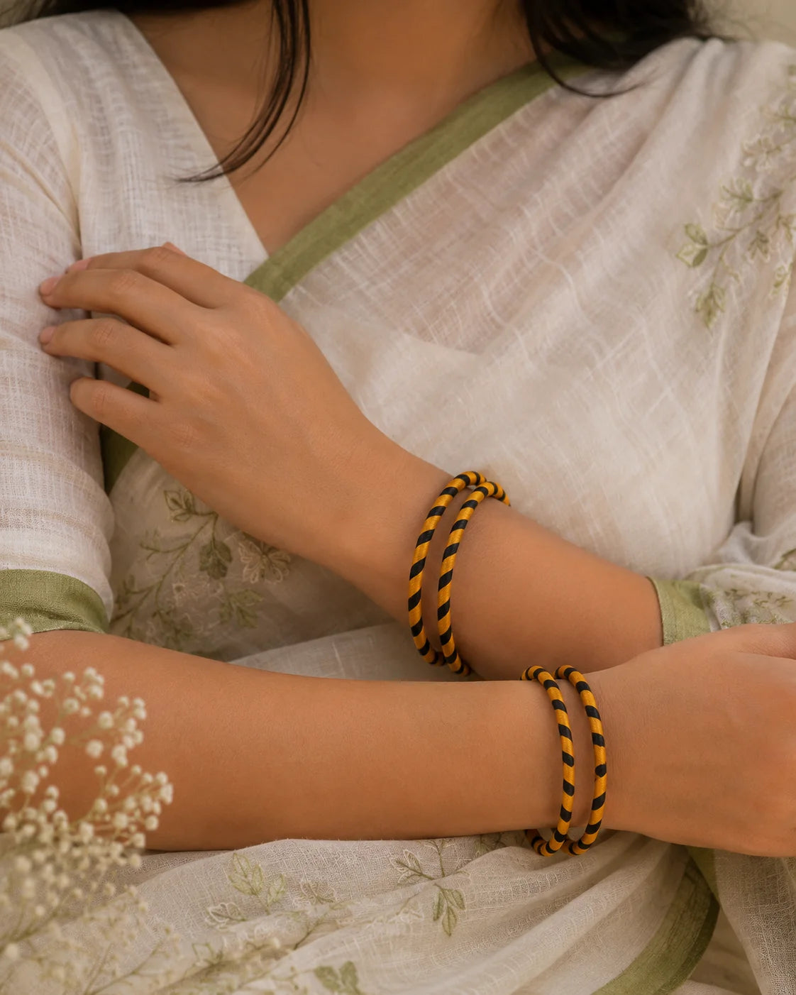 Handmade Bangle – Golden Twist