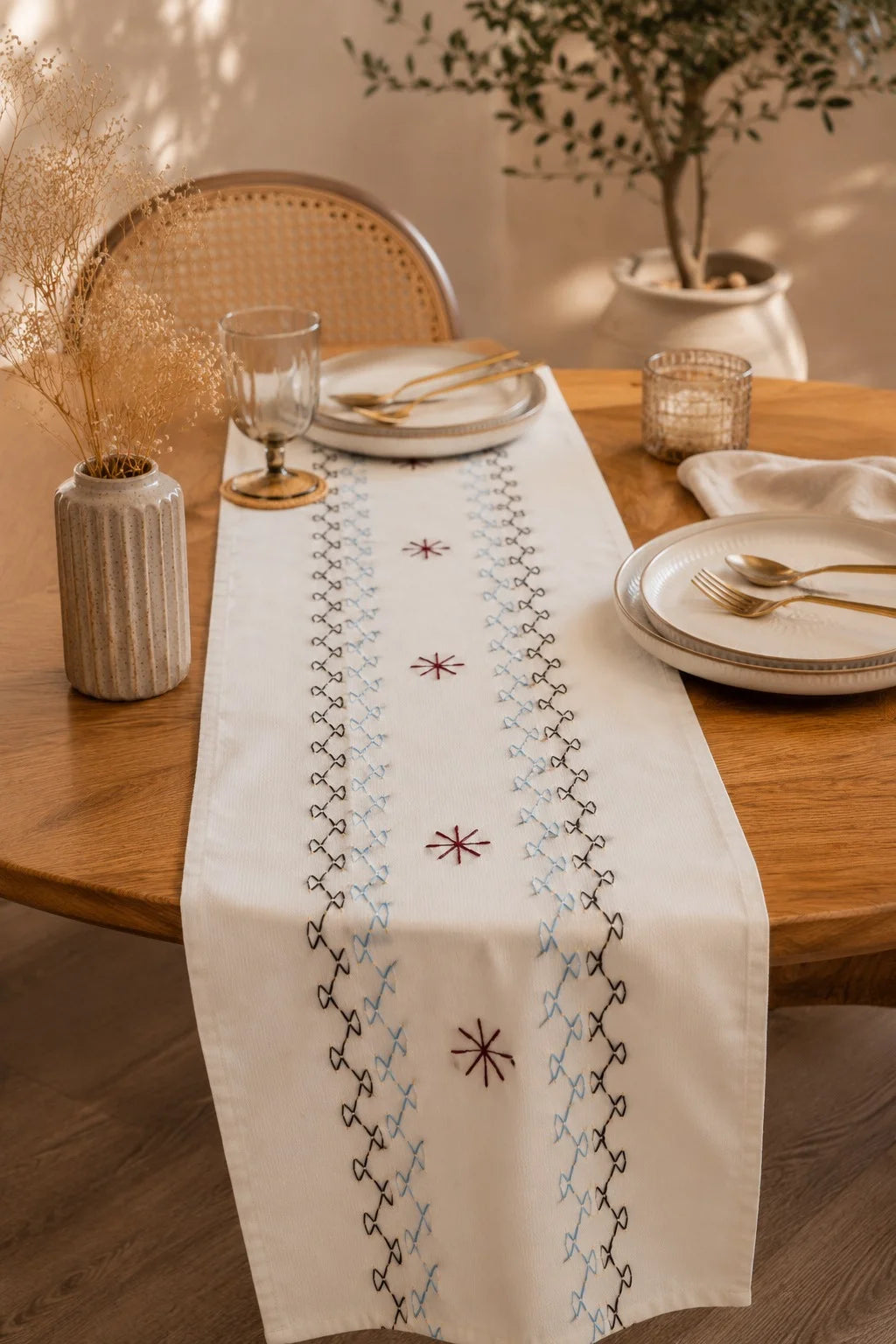 Hand Stitch Table Runner – Classic Threads